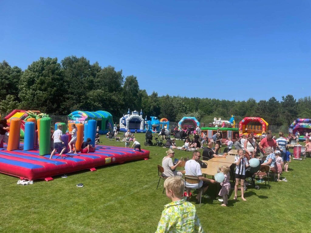 Hoppeborge til udendørs firmaevent
